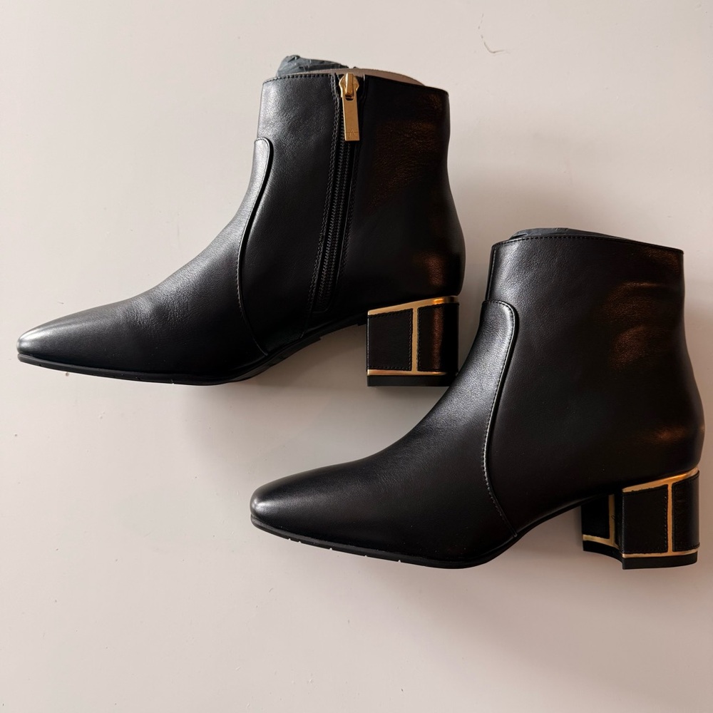Aquatalia Women’s Jordan Calf booties with Gold Detail size 7.5 M